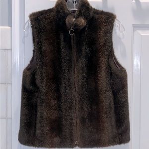 Ann Taylor Loft faux fur vest- brown zip pockets